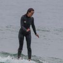 Leighton Meester – Spotted at surf session off the coast of Santa Monica - 454 x 636