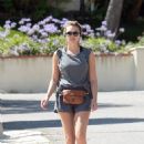 Elizabeth Olsen – Out for a jog in Los Angeles - 454 x 682