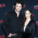 Jeanine Mason – Photocall at Roswell New Mexico Panel at 2019 New York Comic Con - 454 x 681