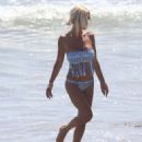 Shauna Sand – Bikini candids in Malibu - 454 x 539