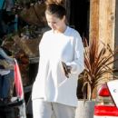 Selena Gomez – Spotted while out to buy Duraflame and firewood in Malibu - 454 x 711