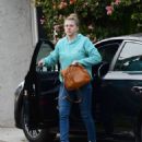 Jodie Sweetin – Spotted wearing jeans and Golden Goose trainers in Los Angeles - 454 x 548