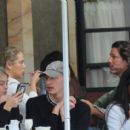Elizabeth Berkley – Seen after lunch in Paris - 454 x 414