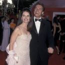 Arnold Schwarzenegger and Maria Shriver- The 72nd Annual Academy Awards - Arrivals (2000) - 371 x 612