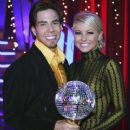 Apolo Ohno and Julianne Hough - 250 x 342