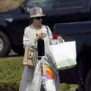 Lisa Rinna – Running errands in Los Angeles - 454 x 681