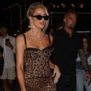 Khloe Kardashian &#8211; arrives at a restaurant in Portofino