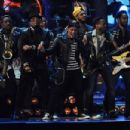 Bruno Mars - The BRIT Awards 2014 - Show - 454 x 302