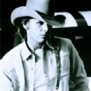 Dwight Yoakam - 302 x 432