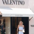 Devon Windsor With Jonathan Barbara Enjoying Shopping In Saint Tropez - 454 x 681