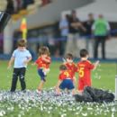 Spanish heroes celebrate with kids: 'Our daddies are the champions' - 454 x 293