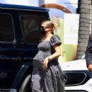 Sofia Richie – Shopping for baby clothes in maternity dress in Beverly Hills - 454 x 681