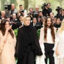 Emma Mackey – 2024 Met Gala in New York - 454 x 302