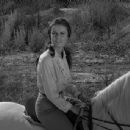 Diana Hyland- as Anne Henderson - 454 x 343