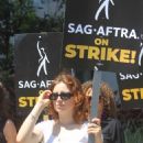 Mina Sundwall – Shows her support for SAG Strike at Netflix in Hollywood - 454 x 681