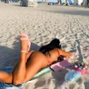 Claudia Romani – Posing on the beach in Miami - 454 x 303