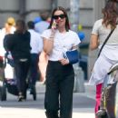 Lea Michele – Seen on a stroll in New York - 454 x 590