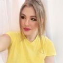 Viola Bailey (Violeta Jurgis Arturovna) is wearing a yellow t-shirt - Instagram - January 19, 2021