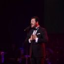 Yetkin Dikinciler performing 