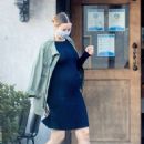 Stephanie Corneliussen – Shows off her baby bump in Los Angeles - 454 x 681