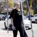 Amanda Bynes – On a stroll in streets of Los Angeles - 454 x 681