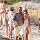 Victoria Beckham – Arriving at Ernesto Bertarelli Beach in Saint Tropez - 454 x 681
