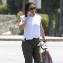 Jennifer Garner – Keep’s it casual as she runs some errands in Brentwood