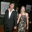 Rupert Everett and Julia Roberts - The 55th Annual Golden Globe Awards (1998) - 390 x 612