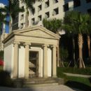 Burial monuments and structures in Florida