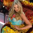 Elsa Hosk - 2016 Victoria's Secret Fashion Show in Paris - Show - 407 x 612