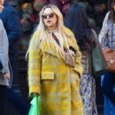 Kate Hudson – Wear yellow coat while braving the cold weather in NYC