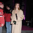 Olivia Jade Giannulli – Seen with fans at a YSL pop-up event in New York - 454 x 681