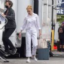 Nicole Kidman – On set of Amazon Series ‘Expats’ in Los Angeles - 454 x 473