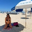 Claudia Romani – Posing at the Loews Hotel in Miami Beach - 454 x 463