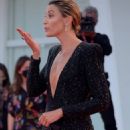 Anna Foglietta – ‘The World To Come’ premiere – Red carpet at 2020 Venice Film Festival - 454 x 682