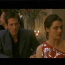 Hugh Grant and Rachel Weisz in a scene from About A Boy - 2002