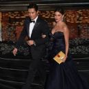 Byung-hun Lee and Sofia Vergara - The 88th Annual Academy Awards - Show - 454 x 600