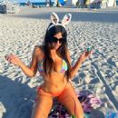 Claudia Romani – Posing on the beach in Miami - 454 x 681