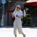 Dakota Fanning – Seen while shopping in Los Angeles - 454 x 560