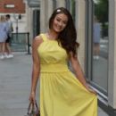 Jess Impiazzi – Out for a stroll in a yellow dress - 454 x 415