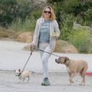 Alicia Silverstone – Seen after a Memorial Day hike in Hollywood Hills - 454 x 324
