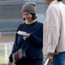 Jennifer Love Hewitt – Seen at the park in Los Angeles - 454 x 550