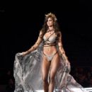 Taylor Hill - 2017 Victoria's Secret Fashion Show - 407 x 612