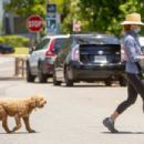 Felicity Huffman – Seen with her pooch on Memorial Day - 454 x 303