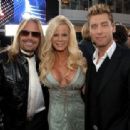 Musician Vince Neil, wife Lia Gerardini and singer Lance Bass arrive at the 2008 American Music Awards held at Nokia Theatre L.A. LIVE on November 23, 2008 in Los Angeles, California. - 454 x 313