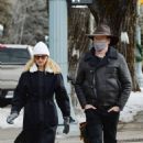Liza Powel O’Brien – Steps out in Aspen - 454 x 682