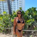 Claudia Romani – Posing at the Loews Hotel in Miami Beach - 454 x 701