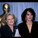 Glenn Close and Jennifer Beals - The 57th Annual Academy Awards (1985) - 454 x 310