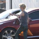 Anne Heche – Heads into practice at the dance studio in Los Angeles