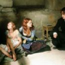 Joanna Page as Ann Crook, Heather Graham as Mary Jane Kelly and Johnny Depp as Inspector Frederick Abberline in From Hell (2001) - 454 x 302